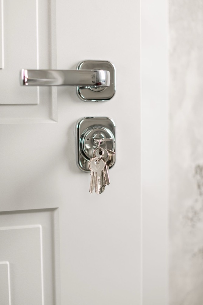 Poignée et serrure d'une porte d'appartement